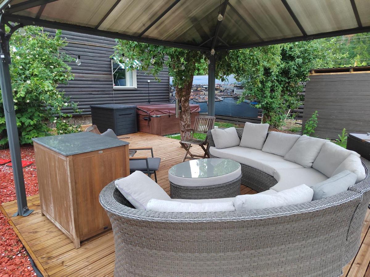 Relax & Recharge - A Unique Suite With A Touch Of Luxury - Hot Tub And Sauna Inspired Decor #Not A Real Sauna# Easy City Access - Direct Train 15 Min To City Helsinki Exterior photo