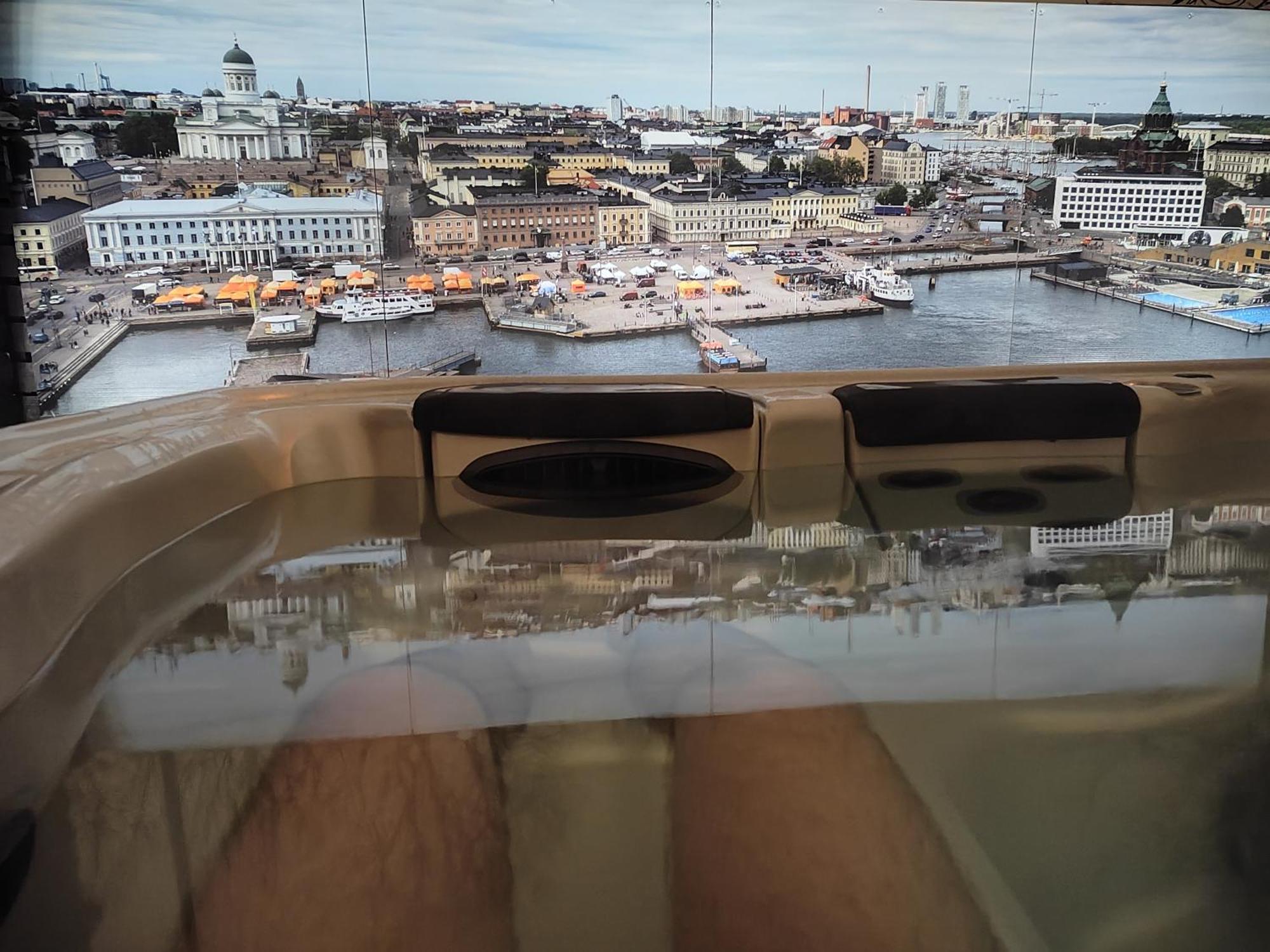 Relax & Recharge - A Unique Suite With A Touch Of Luxury - Hot Tub And Sauna Inspired Decor #Not A Real Sauna# Easy City Access - Direct Train 15 Min To City Helsinki Exterior photo
